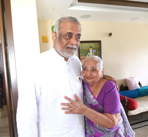 Daaj with his mother