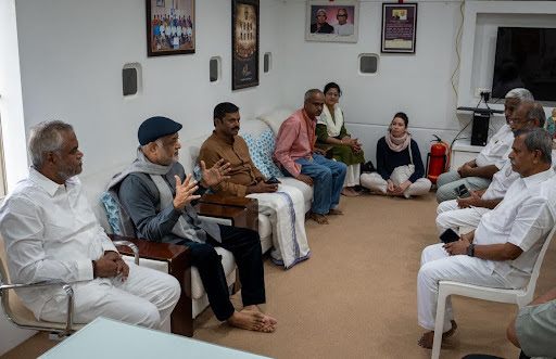 Daaji in a meeting with Abhyasis